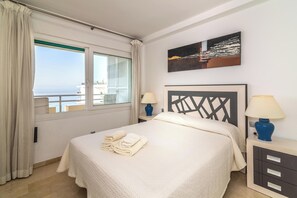 2 chambres, fer et planche à repasser, Wi-Fi gratuit, draps fournis