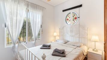 2 bedrooms, iron/ironing board, free WiFi, bed sheets