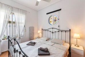 2 bedrooms, iron/ironing board, free WiFi, bed sheets