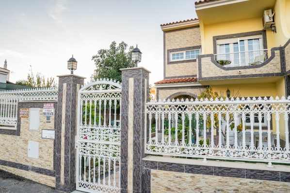 Exterior - Apartment 'T1 Anastacio' close to the Sea with Shared Pool & Wi-Fi (Albufeira)