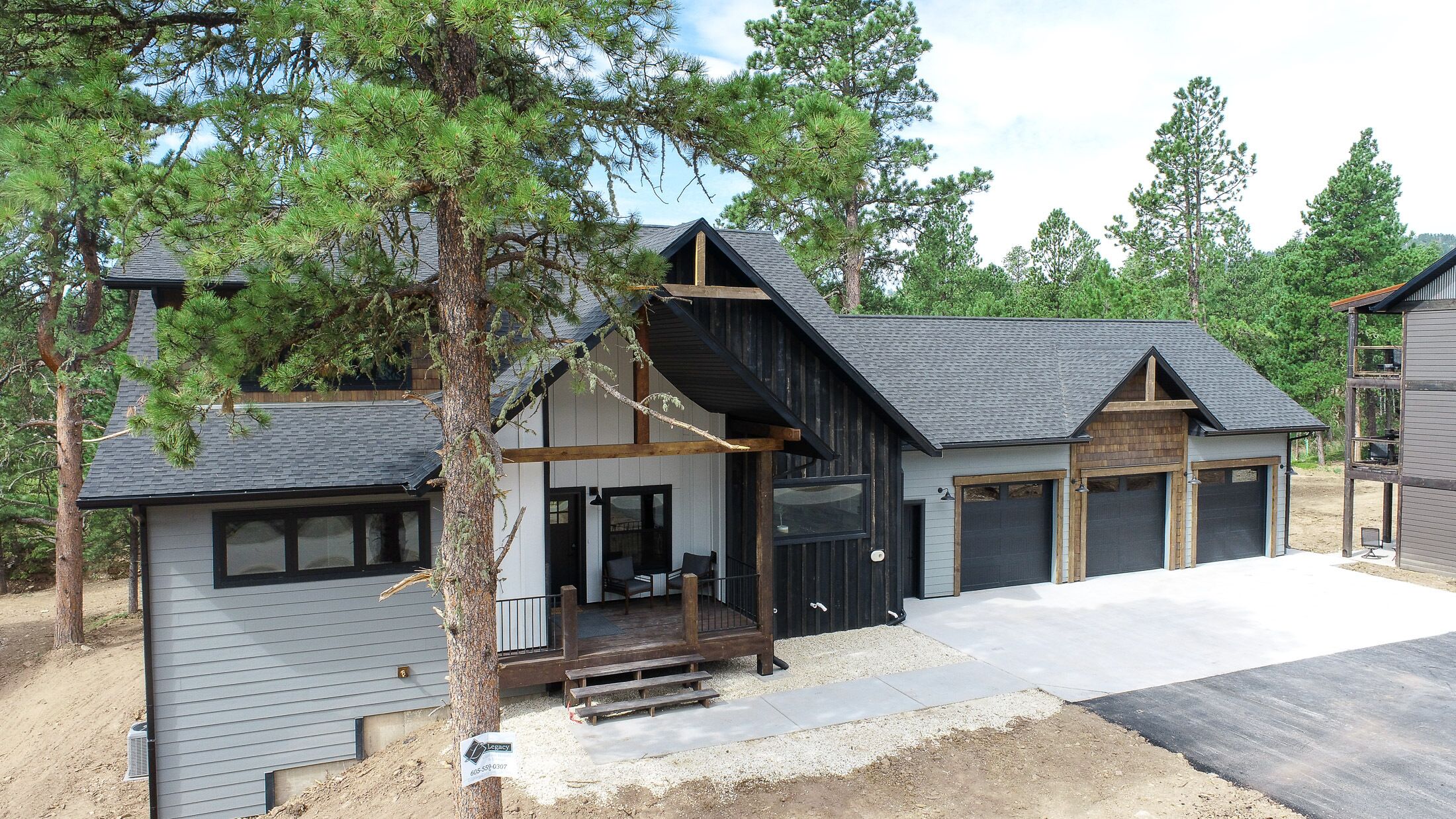 Brand New - 4,000 Sq. Ft Spacious Lodge w/Hot Tub, Walk to Clubhouse w/ Pool!