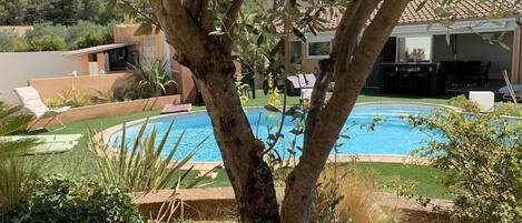 Piscina externa, piscina aquecida