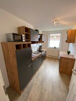 Family House, 4 Bedrooms, Non Smoking, Garden View | Private kitchen | Fridge, microwave, oven, stovetop