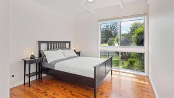 3 habitaciones y ropa de cama