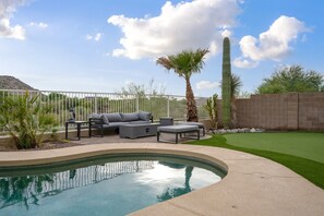 A heated pool - Heated Pool 3BR Retreat – Estrella Mountain (Goodyear)