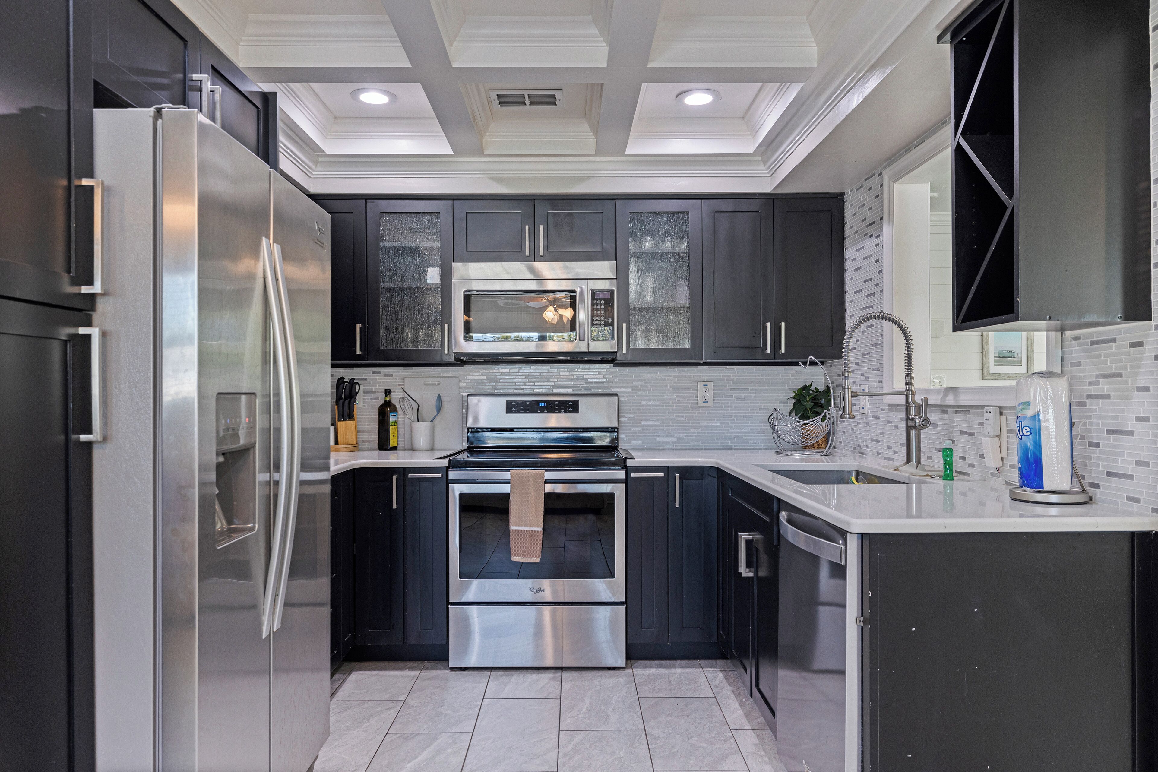 Fridge, microwave, stovetop, dishwasher