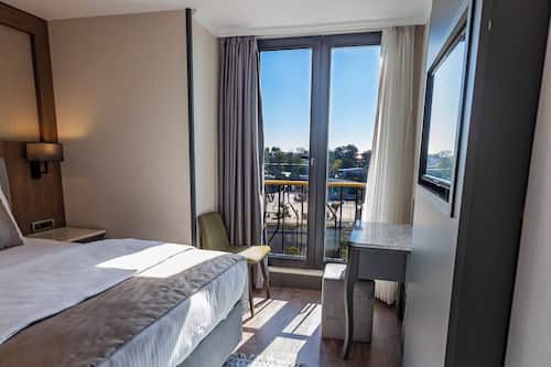 Premium bedding, minibar, in-room safe, desk