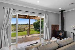 Fireplace - Tranquil Cottage Near Tataraimaka Beach (New Plymouth)
