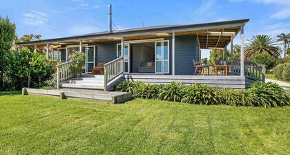 Tranquil Cottage Near Tataraimaka Beach