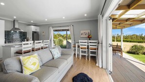 Living area - Tranquil Cottage Near Tataraimaka Beach (New Plymouth)