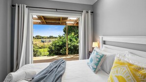 Room - Tranquil Cottage Near Tataraimaka Beach (New Plymouth)