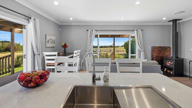 Interior - Tranquil Cottage Near Tataraimaka Beach (New Plymouth)