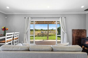 Fireplace - Tranquil Cottage Near Tataraimaka Beach (New Plymouth)