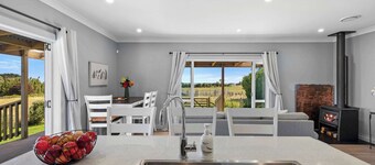 Tranquil Cottage Near Tataraimaka Beach