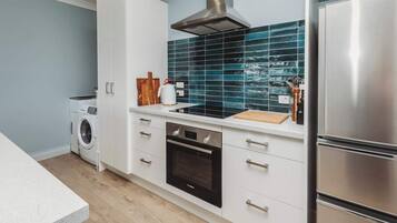 Refrigerador, horno, lavavajillas, cafetera/tetera