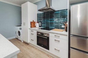 Fridge, oven, dishwasher, coffee/tea maker