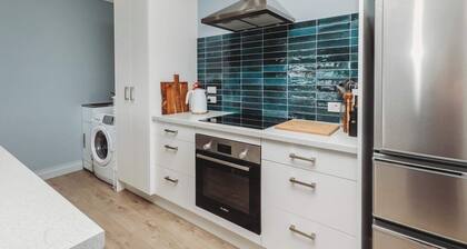 Weld Cottage Near Tataraimaka Beach