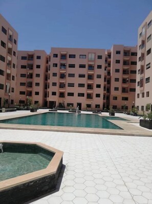 Piscine couverte, piscine extérieure