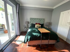2 bedrooms, iron/ironing board, free WiFi, bed sheets - Diamond Off Kloof Street (Cape Town)