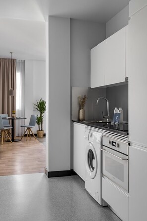 Homey Studio | Private kitchen | Fridge, microwave, oven, stovetop - Bob W Madrid Atocha (Madrid)
