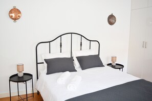 Iron/ironing board, free WiFi, bed sheets