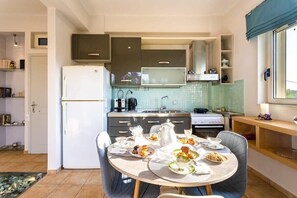 Fridge, microwave, coffee/tea maker, toaster