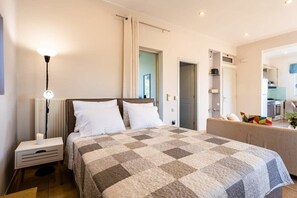 Iron/ironing board, travel cot, WiFi, bed sheets