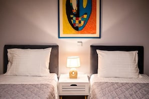 Iron/ironing board, travel crib, WiFi, bed sheets