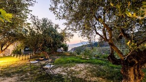 Property grounds - Kitries Summer Getaway - Eden Sandy Suite (Kitries)