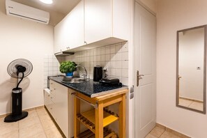 Fridge, microwave, coffee/tea maker, toaster
