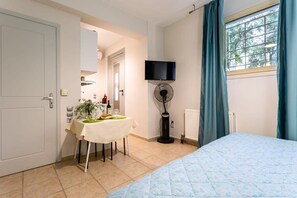 1 bedroom, iron/ironing board, travel cot, WiFi