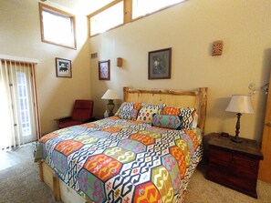 3 bedrooms, free WiFi, bed sheets - Happy Trails:  Modern Cabin in the Woods, One Level Home, Easy Access (Angel Fire)