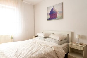 2 bedrooms, iron/ironing board, free WiFi, bed sheets - Generous family home (Vișeu de Sus)