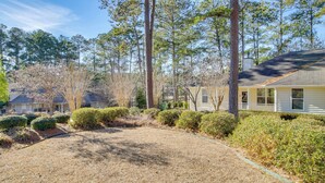 A residential area with houses, a grassy yard, and trees. - Lakefront McCormick Gem: Deck & Golf Course Views (McCormick)