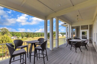 Spacious Home With 4 Master Suites In Quiet Community 4 Bedroom Home by Redawning