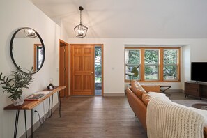 House, 3 Bedrooms | Living room | Fireplace - Quail Covey 3 Bedroom Home by RedAwning (Bend)