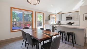 House, 3 Bedrooms | Private kitchen | Fridge, oven, coffee/tea maker, toaster