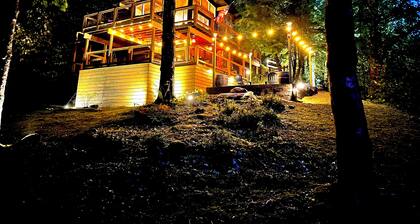 Cabin Mountain View Retreat • Hot Tub, Game Room, Fire Pit, Pizza Oven