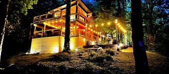 Cabin Mountain View Retreat • Hot Tub, Game Room, Fire Pit, Pizza Oven