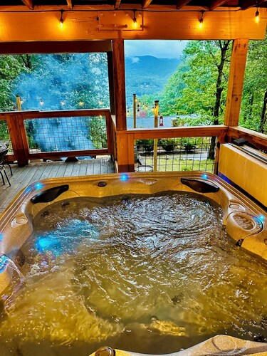 Mountain View Home • Hot Tub, Game Room, Fire Pit, Pizza Oven 
