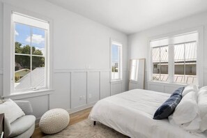 3 bedrooms, desk, iron/ironing board, WiFi
