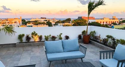 Oceanview Rooftop Pool | Steps to 5th Ave & Beach