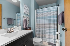 Sèche-cheveux, serviettes fournies