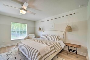 3 bedrooms, iron/ironing board, travel crib, WiFi - Private Pool & Grill: Peaceful Home in Dunnellon (Dunnellon)