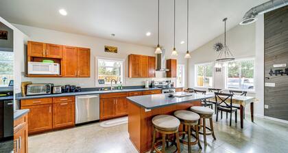 Unique Country Farmhouse Near Lake Roosevelt
