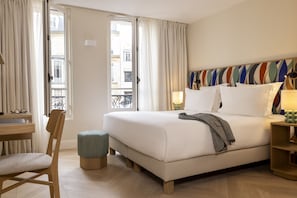 Superior Room | Free minibar items, in-room safe, desk, laptop workspace - Padam Hôtel (Paris)