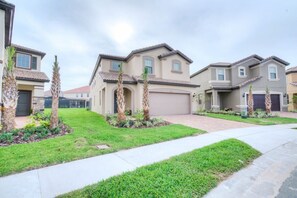 Exterior - Charming 6BR Villa by Disney w/ Pool/Comfy Spaces (Davenport)