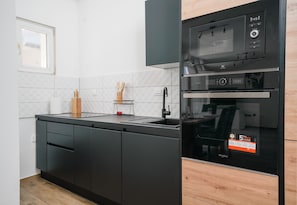 Apartment, Multiple Beds | Private kitchen | Fridge, microwave, oven, stovetop