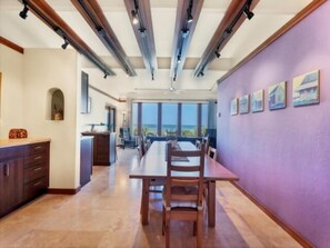 Dining - Welcome to THE HIVE. A hub for peace and relaxation. DIRECT GULF views (Placida)