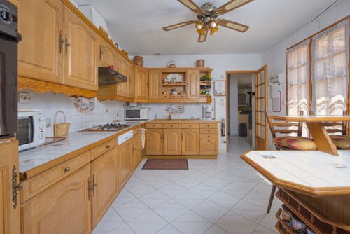 Mas provençal - View of the Roquebrune rock